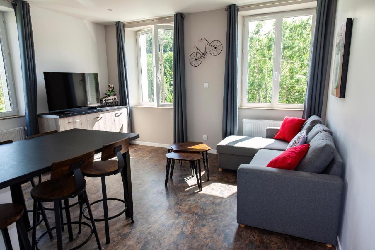 La Batisse L'arbre Beige Le Petit-Abergement